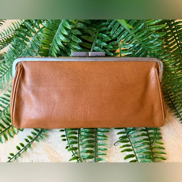Fossil Fifty-Four Designer New Tan leather clutch - Picture 2 of 7